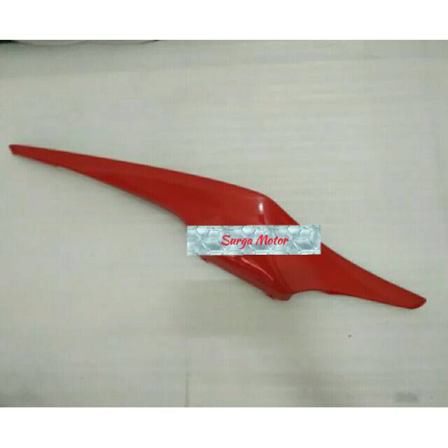 Cover body kanan Cb150R old merah cerah ferrari. Cowl R Cb 150 R. Tameng kanan 83610-K15-900ZA