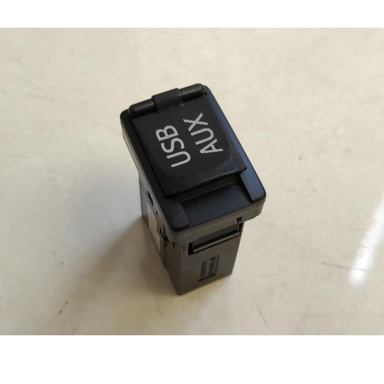 [KODE 1014] usb aux switch avanza veloz, yaris, vios, innova, fortuner TANPA SOKET KABEL untuk part