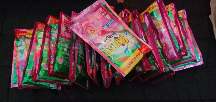 [1 Sachet] Rinso Cair Anti Noda Sachet