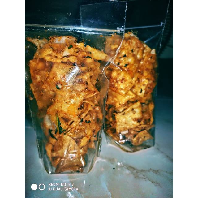 

Cemilan Pangsit Pedas dan ORI 100gr, 250gr