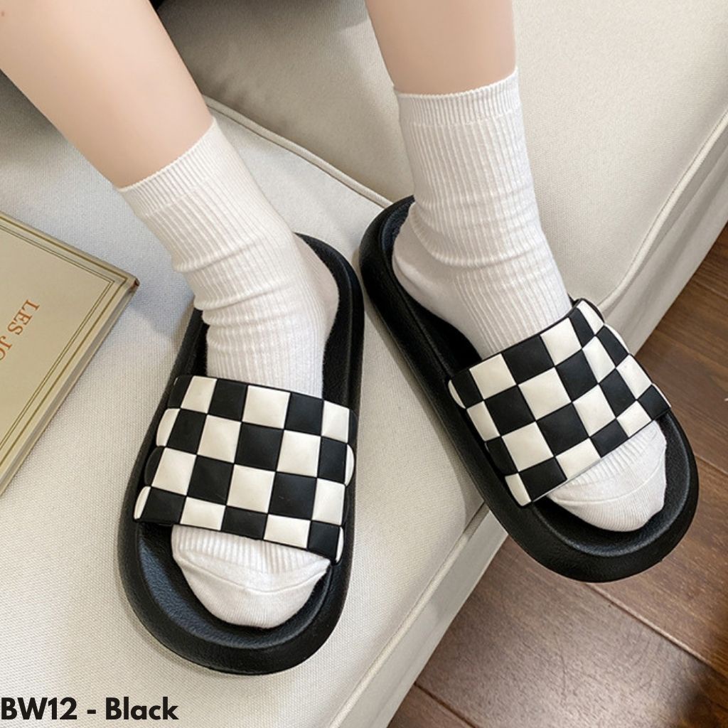 SANDAL SLIDE KOREA WANITA PRIA UNISEX HITAM PUTIH KEKINIAN KEREN ANTI SLIP KARET RUBBER BW12