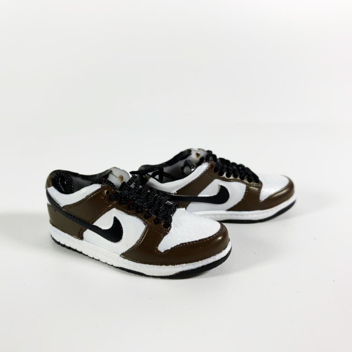 SB DUNK LOW TRAIL WHITE END BLACK BROWN 3D SNEAKERS KEYCHAIN MINIATUR