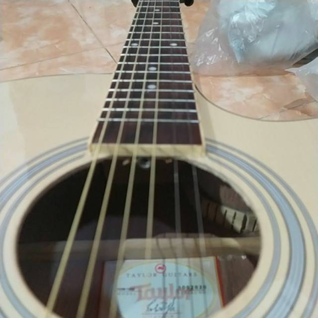 Gitar  Akustik Taylor Bonus packing kayu