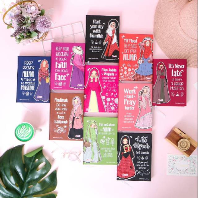

Notebook hvs polos desain muslimah untuk menggambar atau membuat catatan terdapat quote