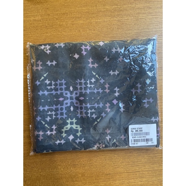 Semai Scarf Ria Miranda Green