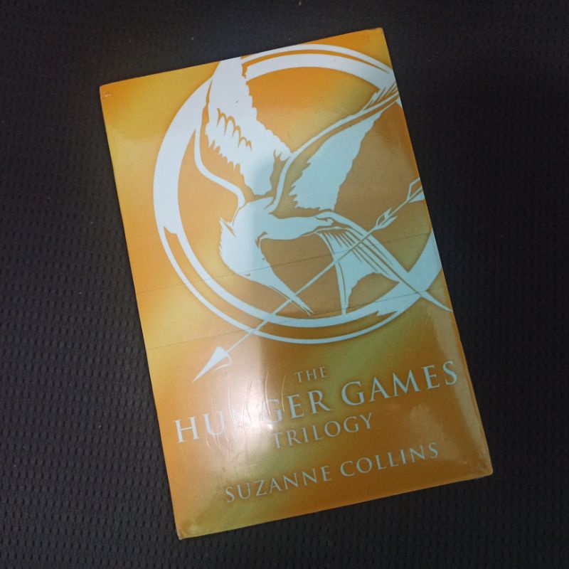 BOX SET THE HUNGER GAMES by Suzanne Collins