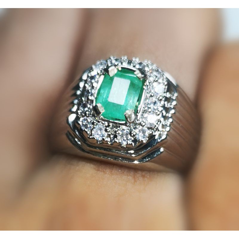 Natural Emerald Beryl Zambrud Colombia Minor Clean Bersih