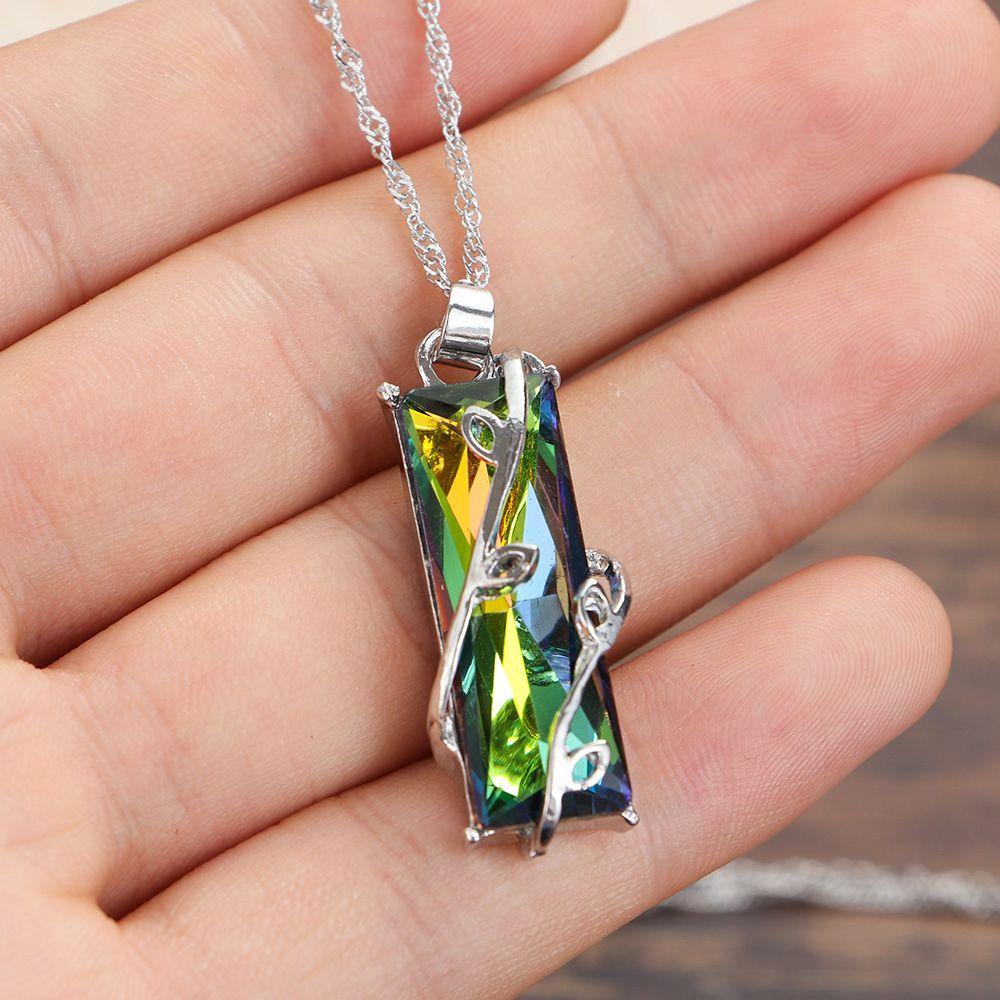 Preva Kalung Berlian Imitasi Rantai Pelangi Liontin Persegi