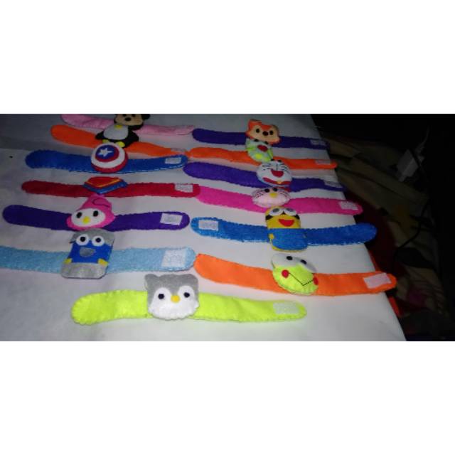 

Amplop gelang karakter