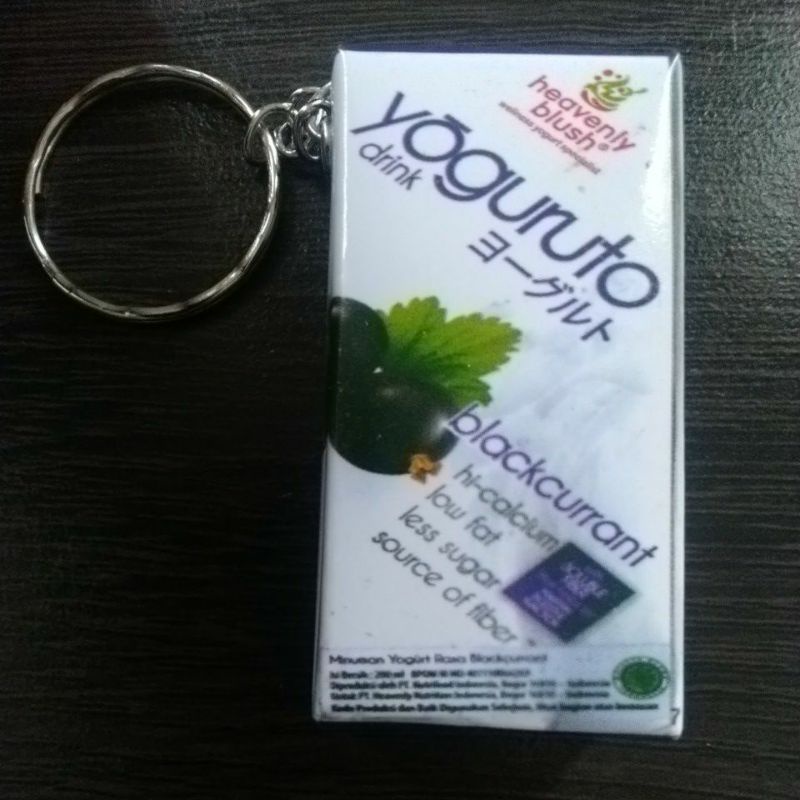 GANTUNGAN KUNCI UNIK MURAH MINIATUR KOTAK MINUMAN-Yoguruto Blackcurran