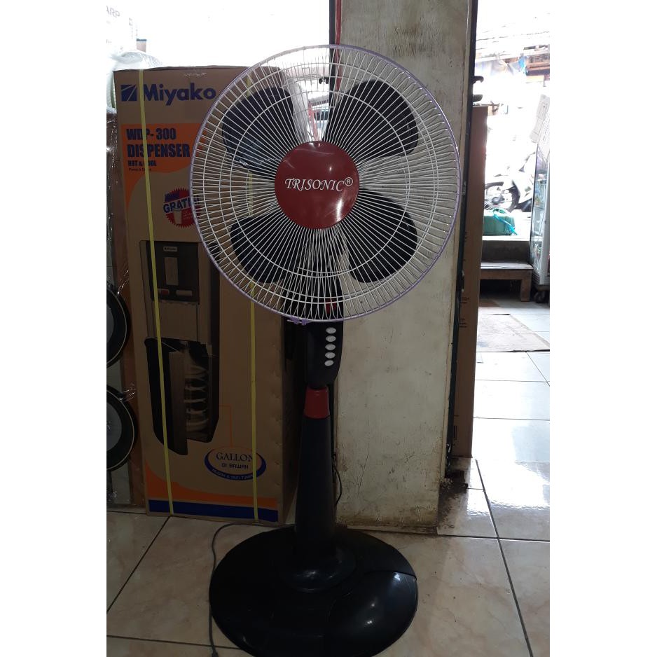 KIPAS ANGIN BERDIRI TRISONIC 16IN