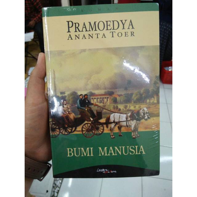 Bumi Manusia 
Penulis Pramoedya Ananta Toer