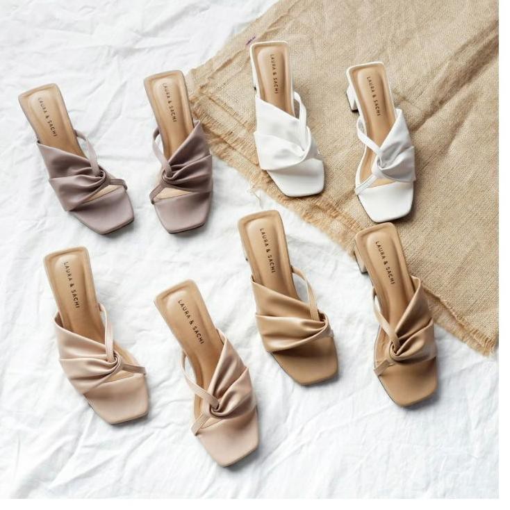 QWD LAURA & SACHI LNR07 ,