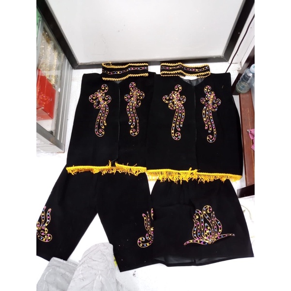 Baju adat anak dayak/baju dayak anak