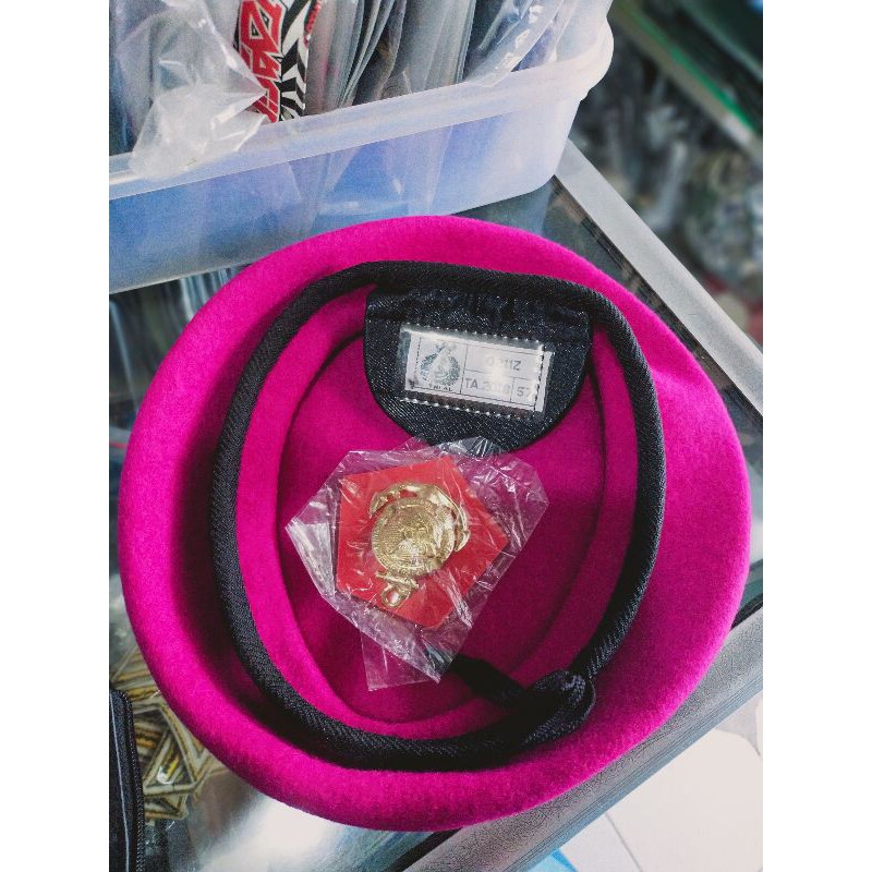 satu set Baret dan Emblem Marinir jatah pembagian / Camel / Prima