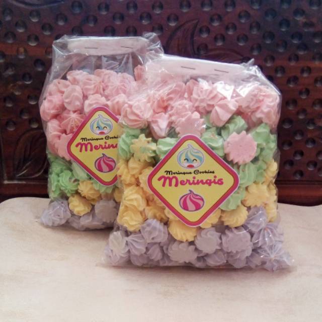

(berat 500 gram - 1000 gram. isi ratusan) Meringis Meringue Cookies Fruit Rainbow Maringue Rasa Buah Warna Warni Kiloan Curah