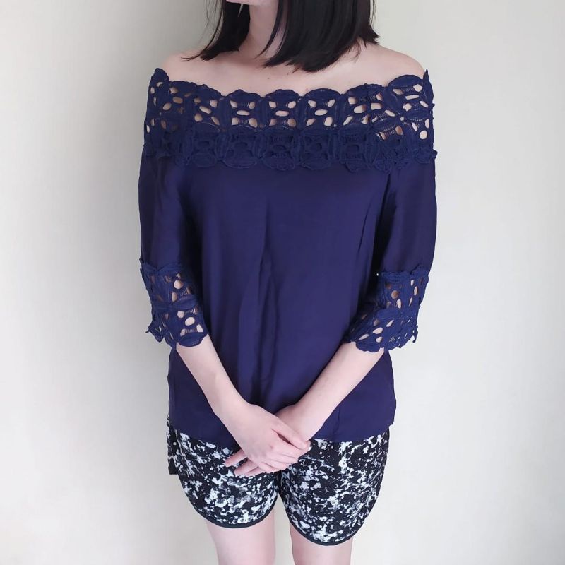 Blouse atasan wanita sabrina Cavalier biru navy