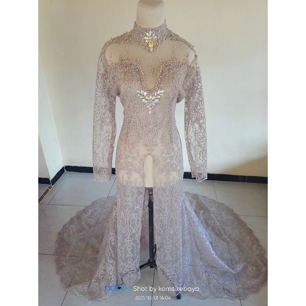 kebaya akad ngekor