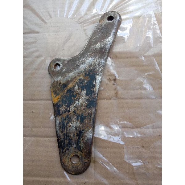 dudukan knalpot Yamaha RS 100