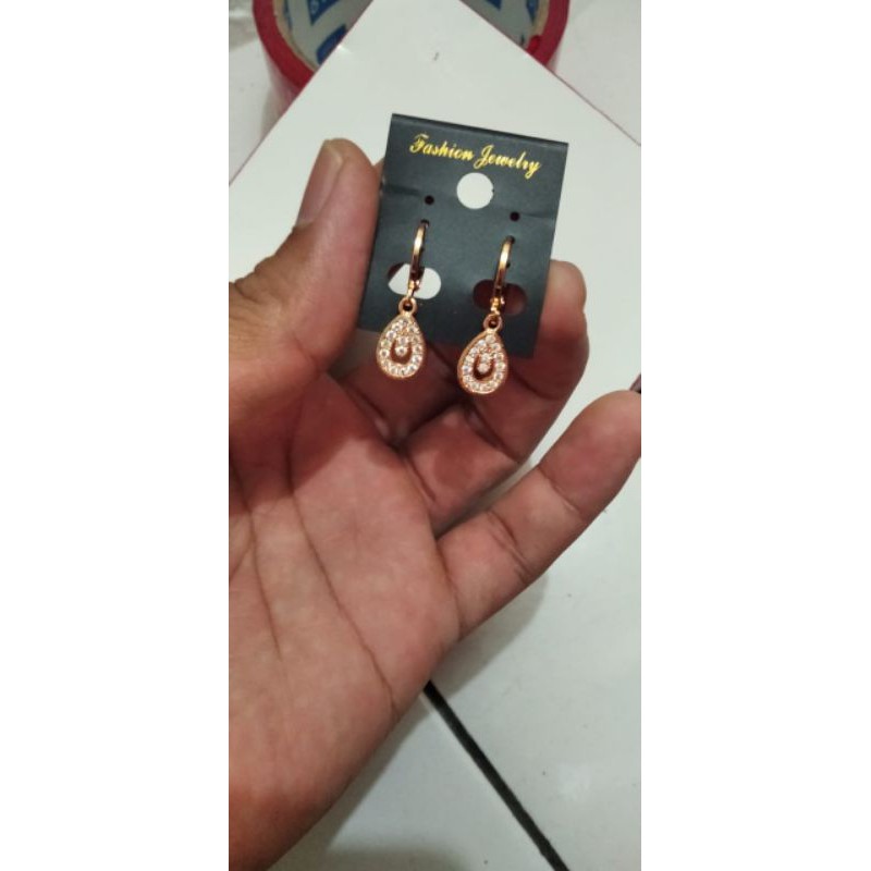 AC...anting xuping wanita berlapis emas dengan mata zircon