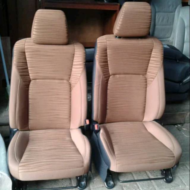 Sandaran kepala atau headrest jok mobil Innova Reborn tipe V[