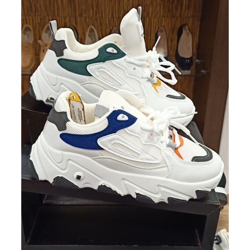 SEPATU SNEAKERS WANITA MEREK GENNY