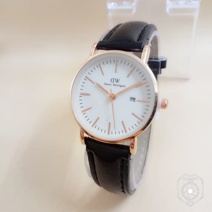 

D.W KULIT TANGGAL KECIL BLACK COVER WHITE