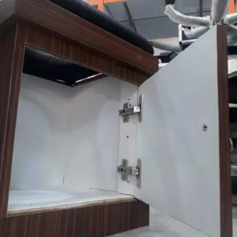 Xendadira Bangku Ratus Atu Alat Kecantikan/Kursi Mis V