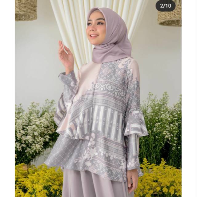 Jeumpa blouse wearing klamby