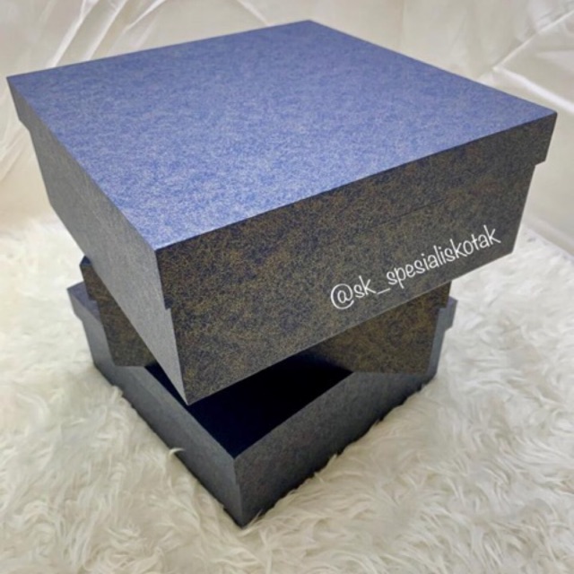 

SURABAYA. Gift Box / Box Hampers / Kotak Kado . HARDBOX 25 25 10(KS)