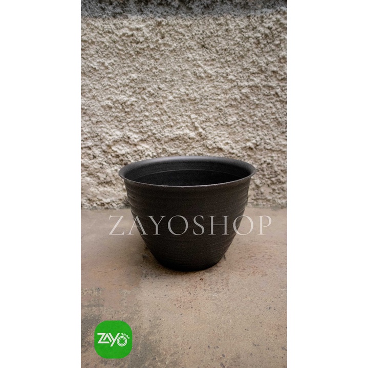 Pot Tawon Madu 20 Hitam  Pot Keong 20 Hitam  Pot Hitam  Pot 20