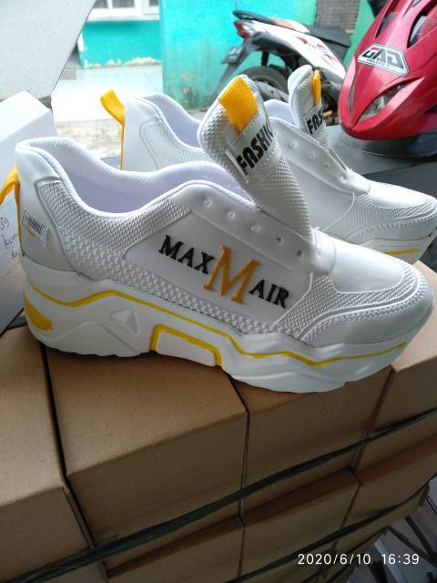 sepatu max m air