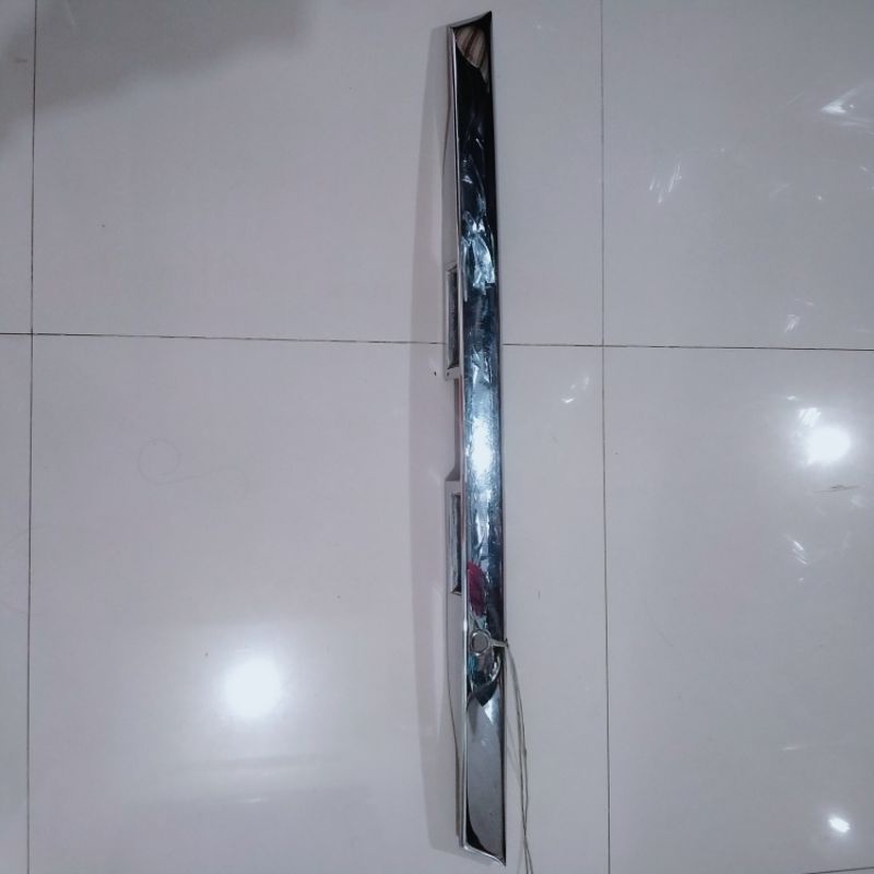 trunklid bagasi fortuner 2004 2005 2006 2007 2008 2009 2010 2011 moulding bagasi fortuner krum origi