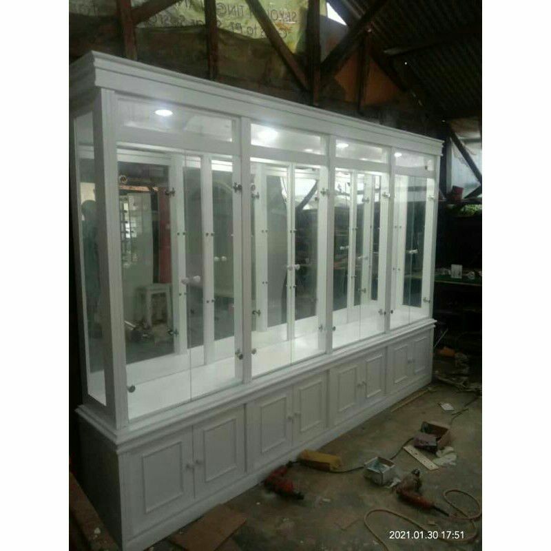lemari pajangan / rak kristal 8 pintu /rak kaca minimalis duco free lampu
