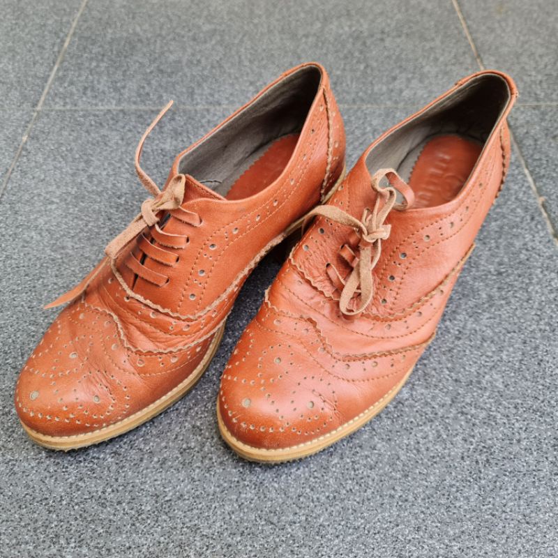 Sepatu Kulit Santai Wanita Serlium Bekas Pakai