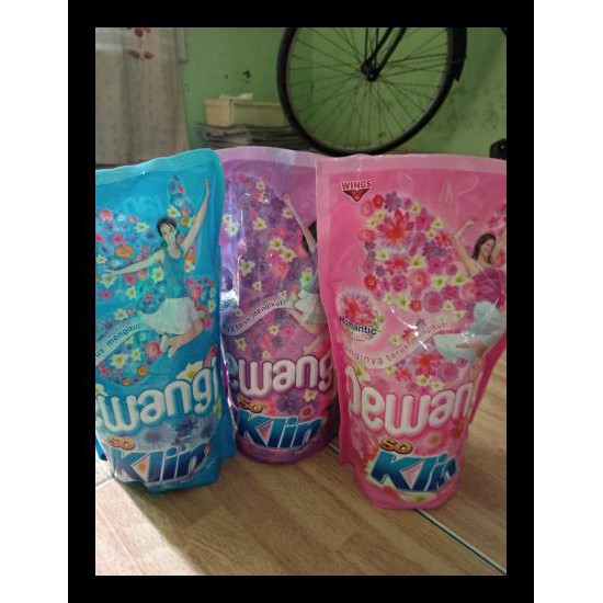 So Klin Pewangi 900Ml