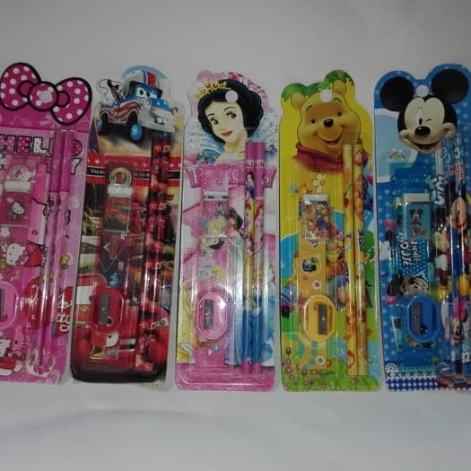 

Paket alat tulis Karakter set Random