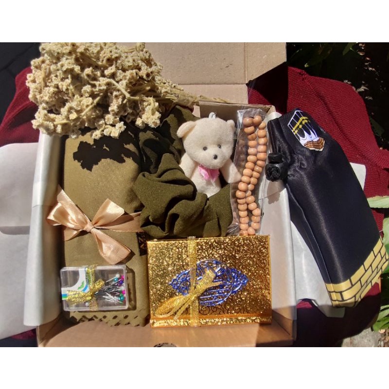 

GIFTBOX HAMPERS/PAKET KADO CEWEK MUSLIMAH MURAH