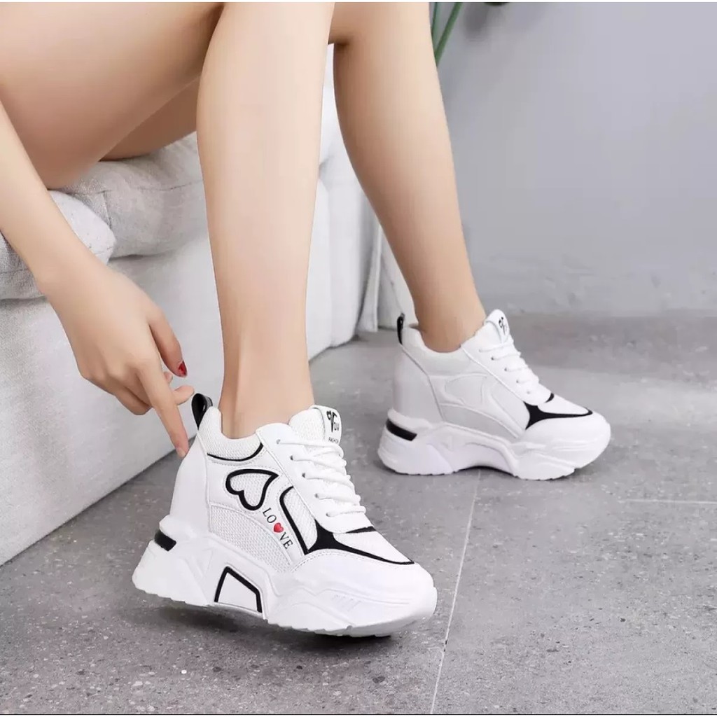 Sepatu Wanita Sneakers Semi Boots Love Terbaru Berkualitas-5