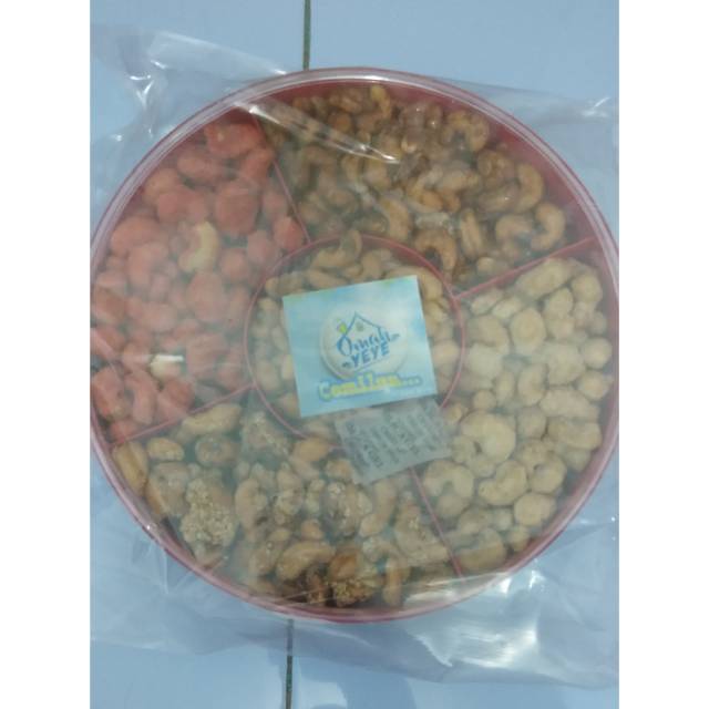 

Kacang mede varian rasa