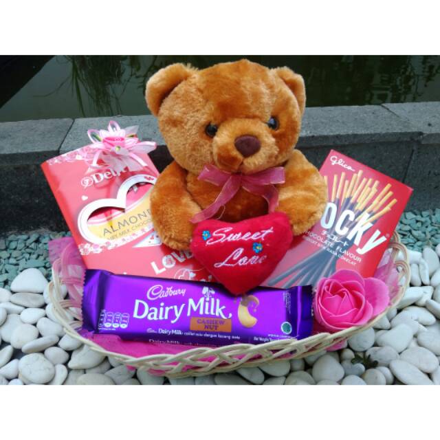 

Kado-Hadiah-Bucket-Boneka-Bunga-Coklat-Ultah-Valentine - Bear in Love 1