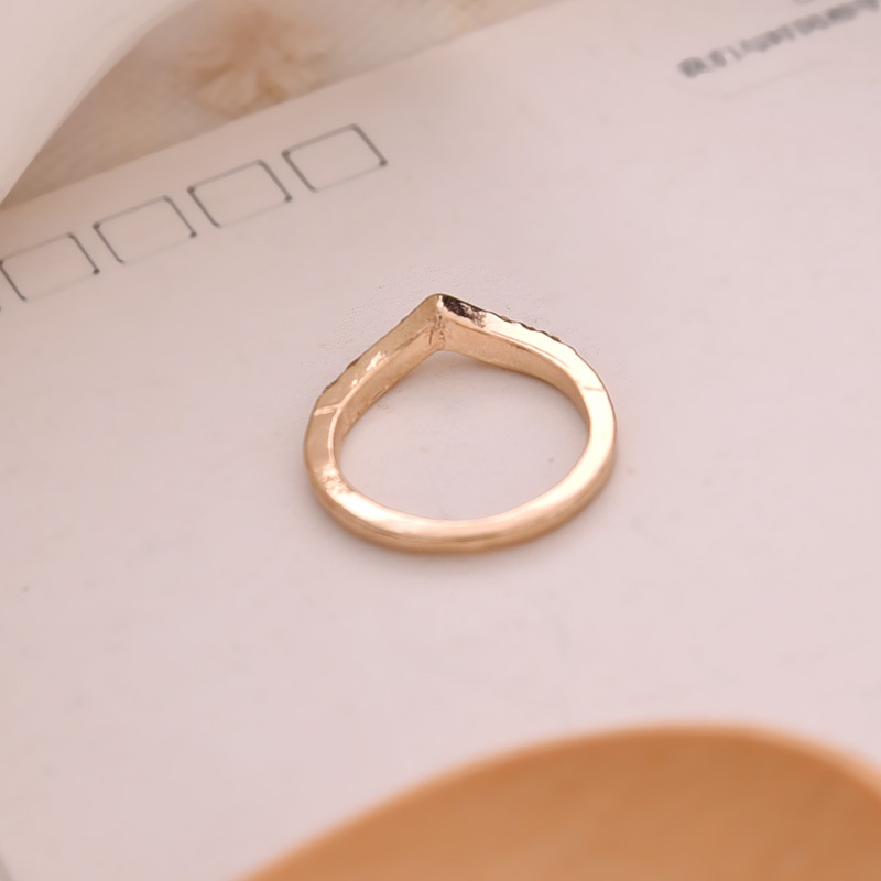 Cincin Imitasi Berlian berbentuk V pasangan pernikahan sederhana modis untuk wanita/wanita cincin jari tipis halus/hadiah indah untuk teman wanita/cincin pesta elegan/Perhiasan wanita populer