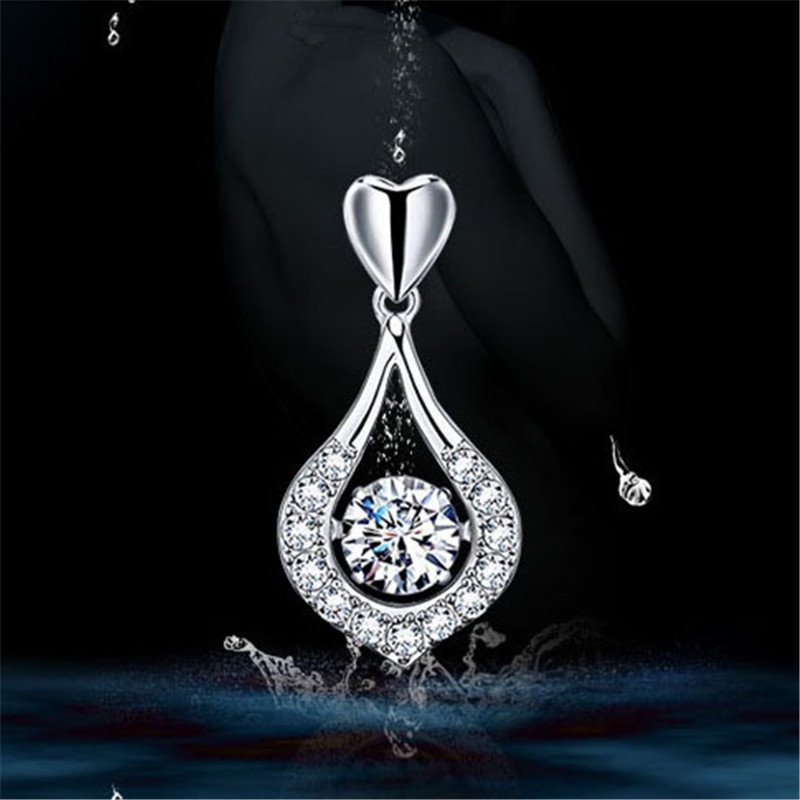 [Ready Stock]Fashion Inlaid Moissanite Heart Pendant Elegant Necklace