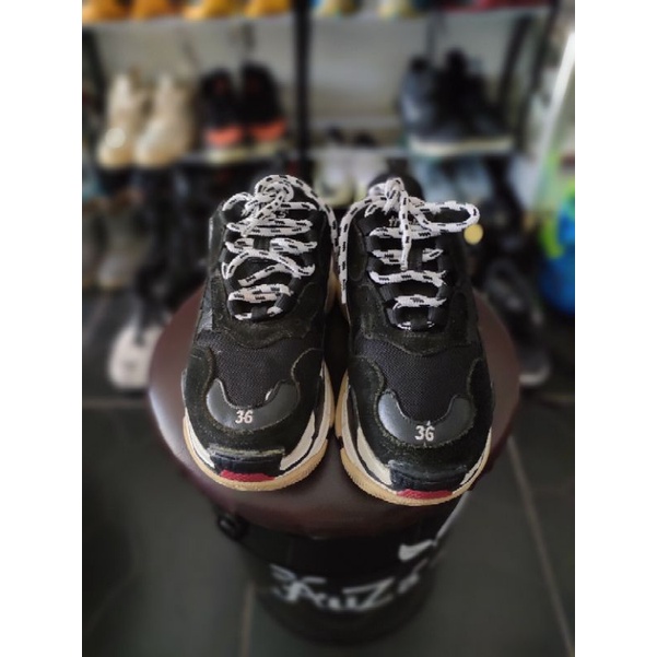 Balenciaga Triple S (Sepatu Bekas)