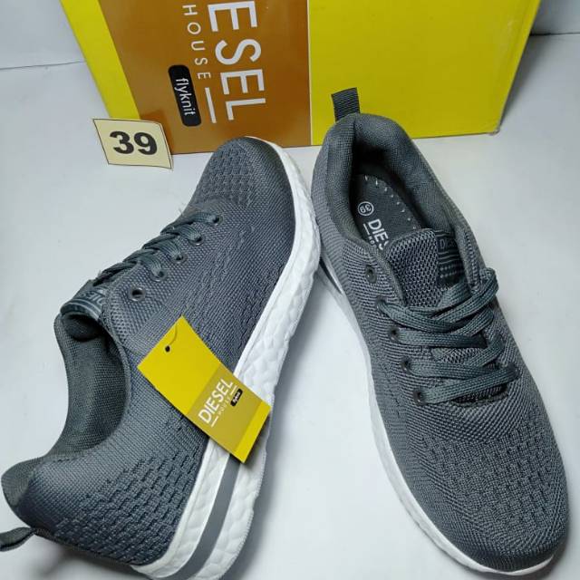 Sepatu Diesel