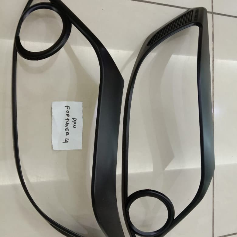 Garnish depan mobil toyota Fortuner 2014 Hitam