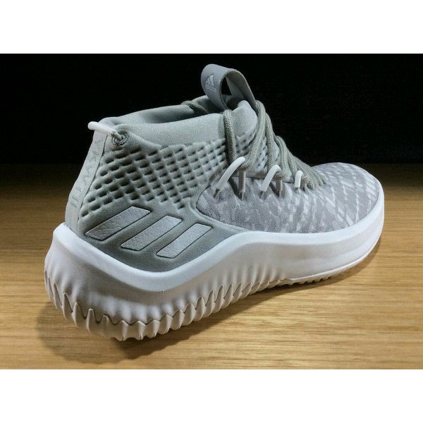 Sedang Diskon Sepatu Adidas Dame 4 Sepatu Basket Sepatu Olahraga sepatu adidas Dame basket golf