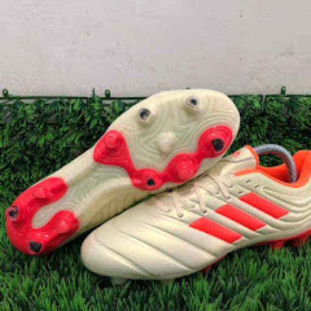 Soccer Adidas Copa 19.4 FG - Off White/Solar Red 
Ukuran 39 40 41 42 43
