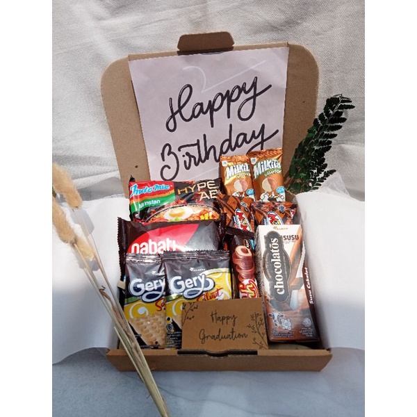 HAMPERS SNACKSBOX/SNACK BOX KADO ULANG TAHUN WISUDA ANNIVERSARY