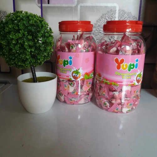 

YUPI Strawberry Kiss Toples 300gr